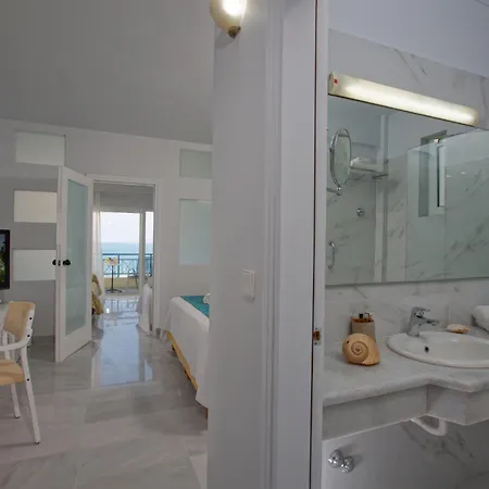 Mare & Water Park 5* 罗希姆诺